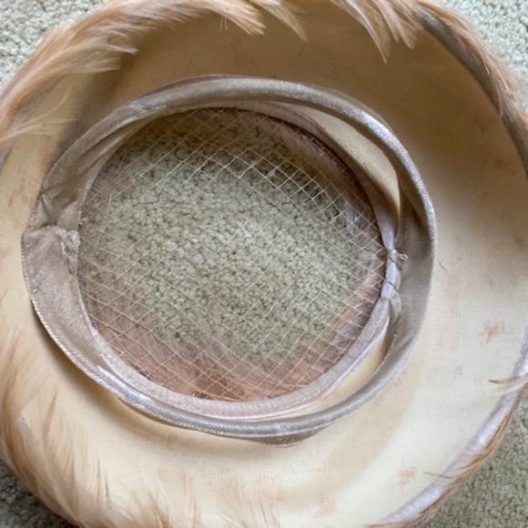 1950's Feather Hat With Net Crown - Picture 10 of 11